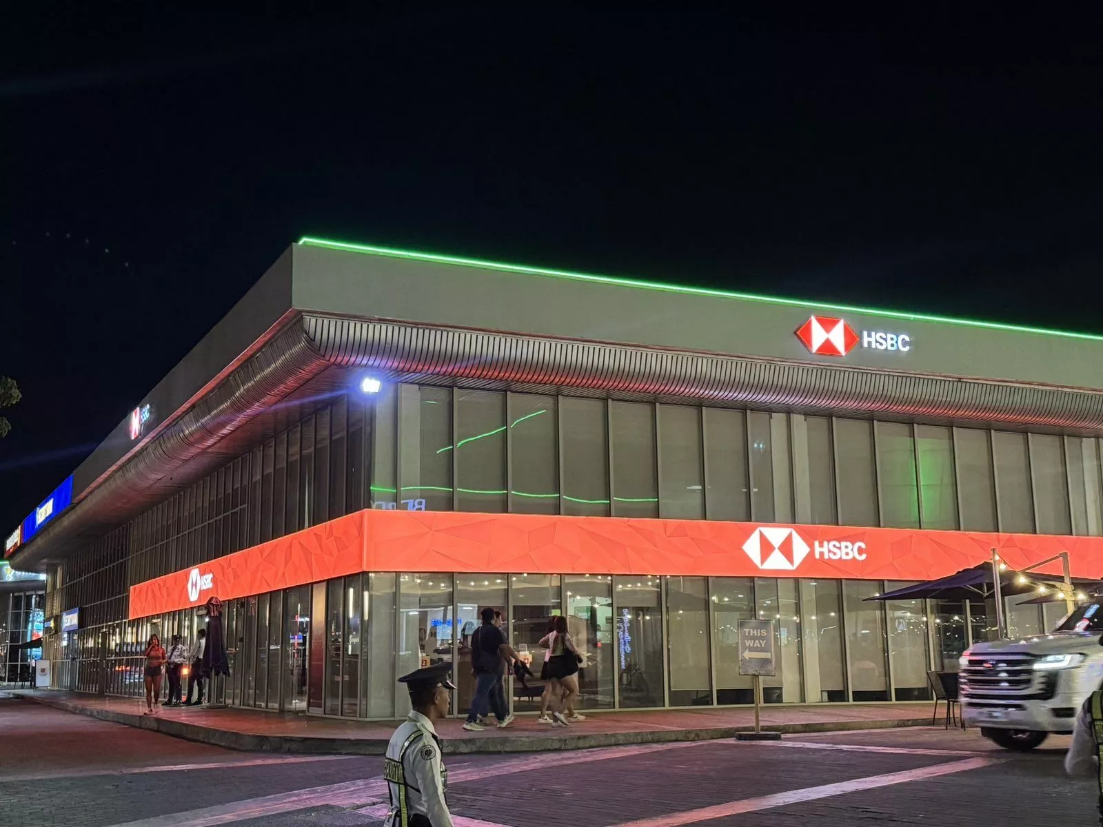 hsbc-alabang-branch-refresh-04